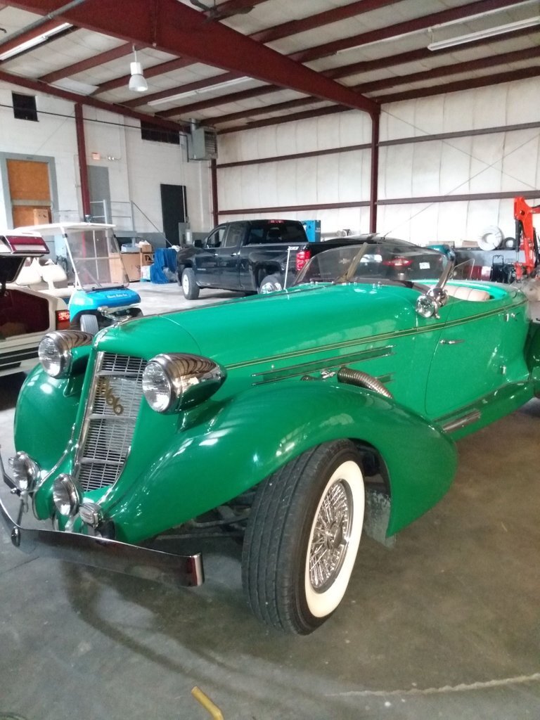 Cabriolet in Glendale, United States 1 - 16156462