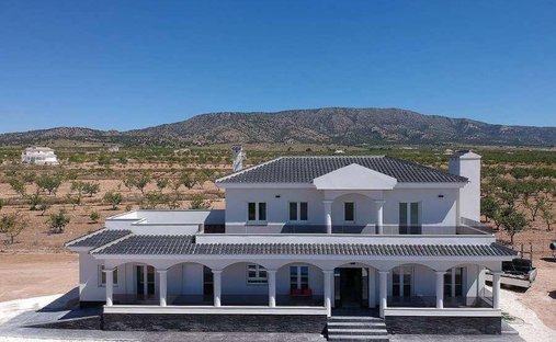 Villa in el Pinos / Pinoso, Valencian Community, Spain 1