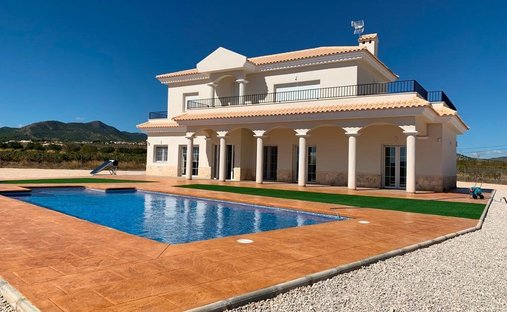 Villa in el Pinos / Pinoso, Valencian Community, Spain 1