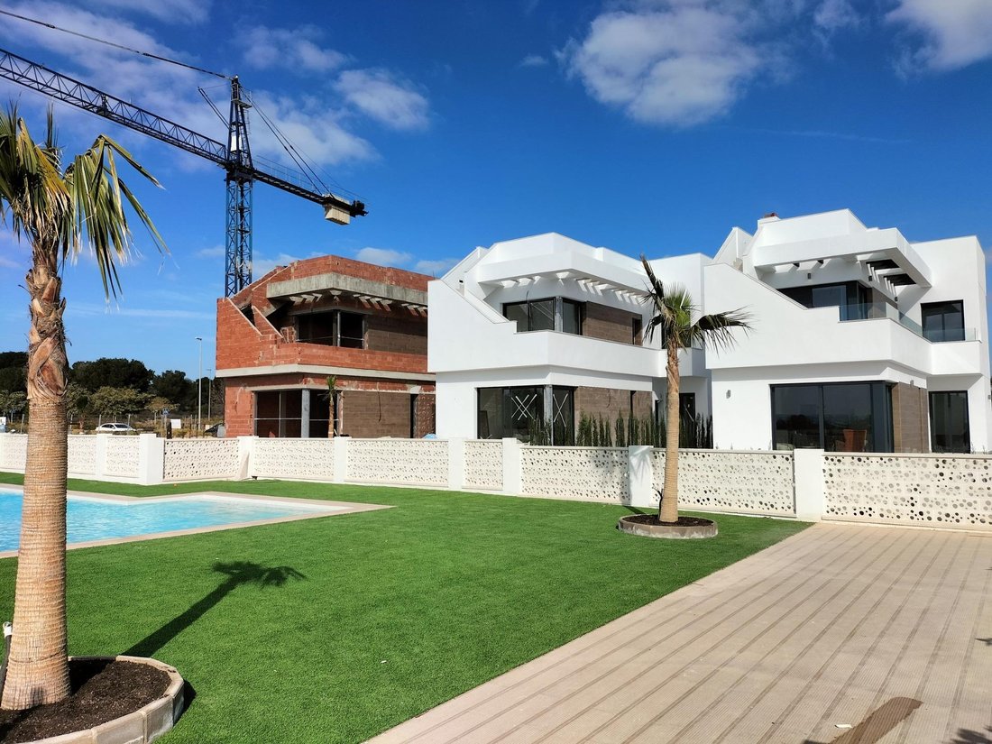 Villa in Pilar de la Horadada, Valencian Community, Spain 1 - 16151797