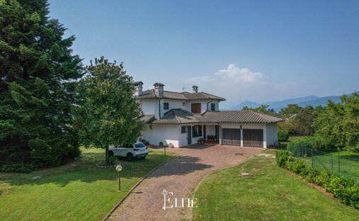 Villa in Bodio Lomnago, Lombardei, Italien 1