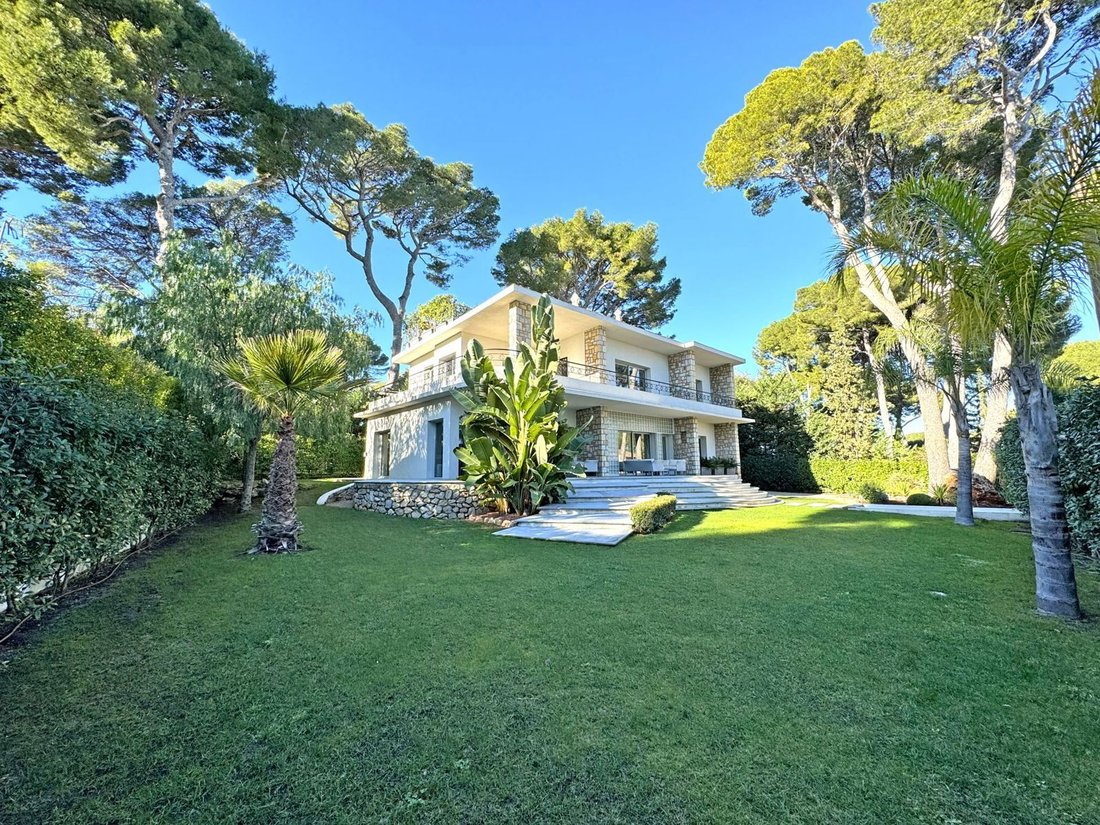 House in Antibes, Provence-Alpes-Côte d'Azur, France 1 - 16158861