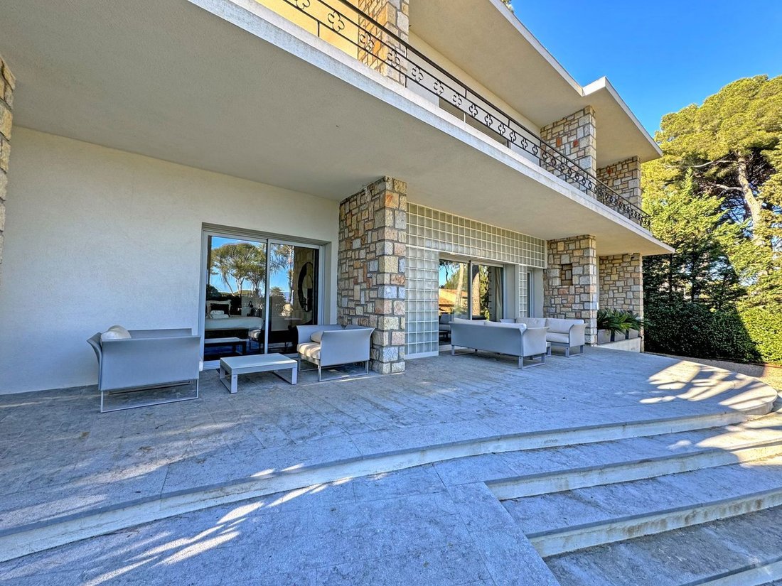 House in Antibes, Provence-Alpes-Côte d'Azur, France 2 - 16158861