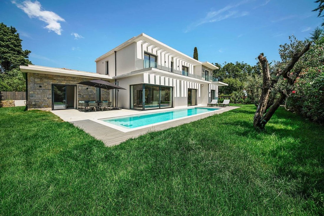 House in Mougins, Provence-Alpes-Côte d'Azur, France 1 - 16159022