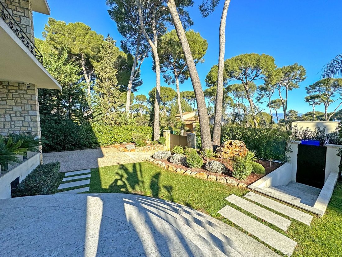 House in Antibes, Provence-Alpes-Côte d'Azur, France 3 - 16158861