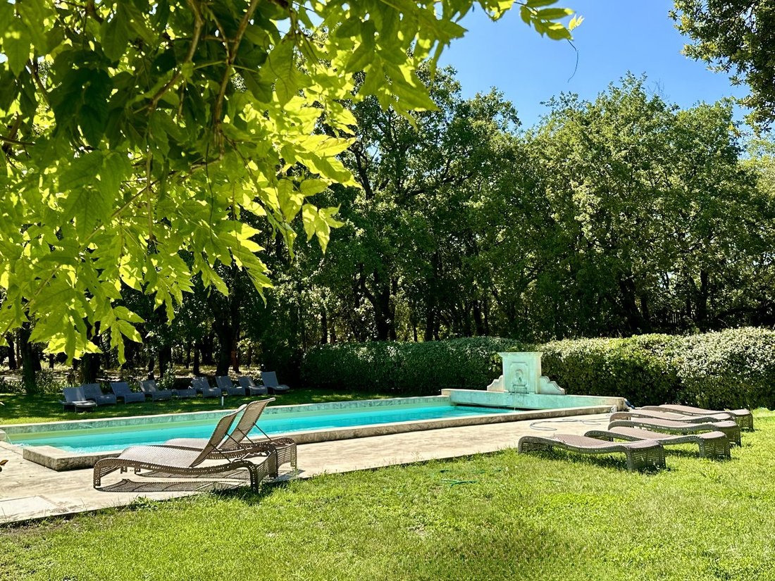 Villa in Maubec, Provence-Alpes-Côte d'Azur, France 4 - 16013302