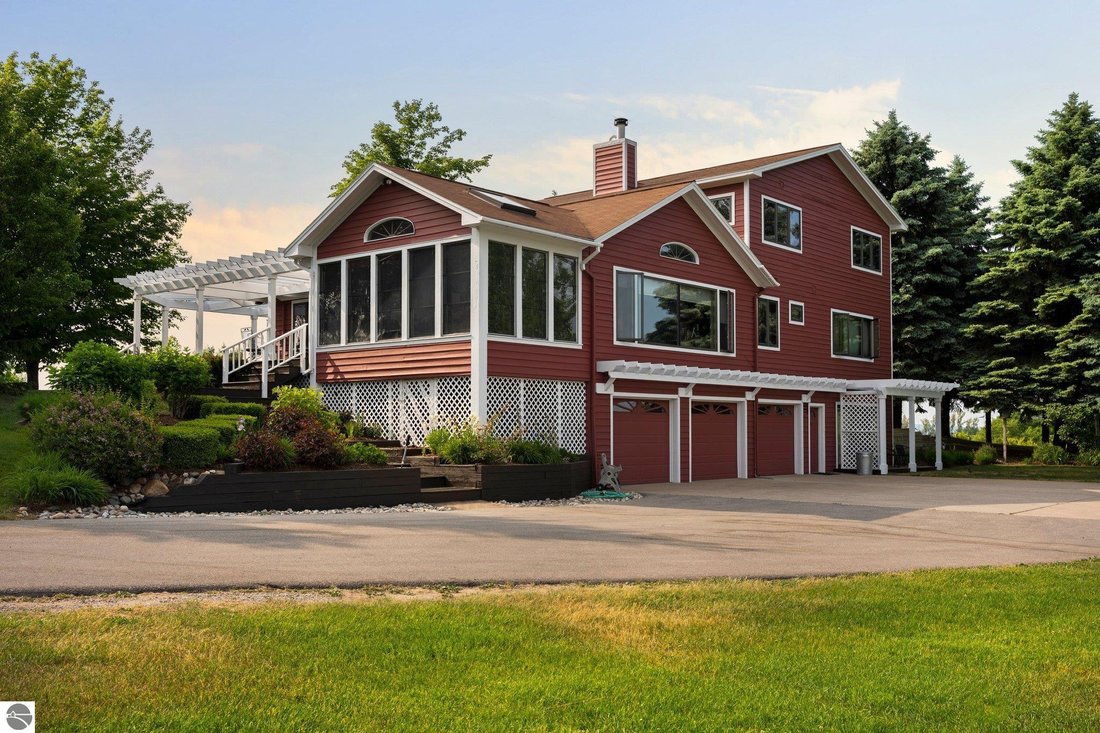 House in Suttons Bay, Michigan, United States 3 - 15058086