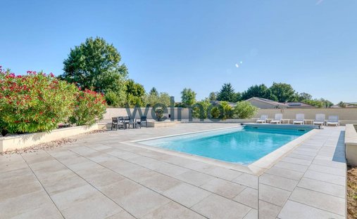 Castle for Sale in Villefranche-sur-Saone, Auvergne-Rhône-Alpes, France