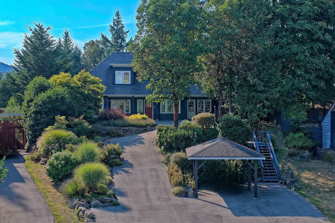 House in Galiano Island, British Columbia, Canada 2 - 16160627
