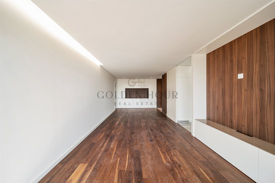 Apartment in Mafamude e Vilar do Paraiso, Porto District, Portugal 1 - 15798534