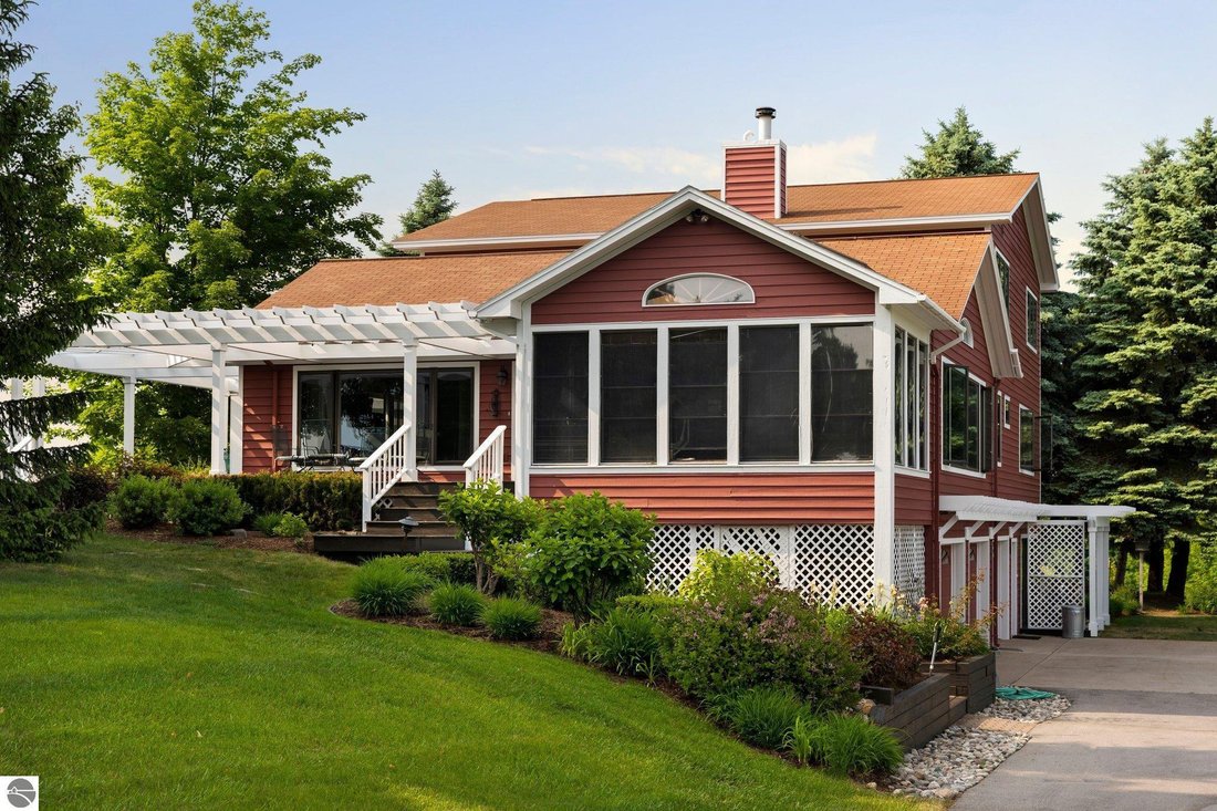 House in Suttons Bay, Michigan, United States 2 - 15058086