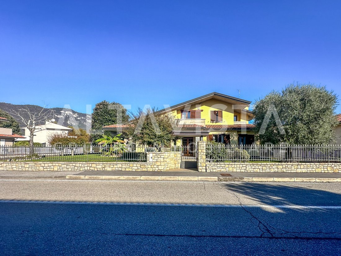 Villa in Rezzato, Lombardy, Italy 4 - 13508475
