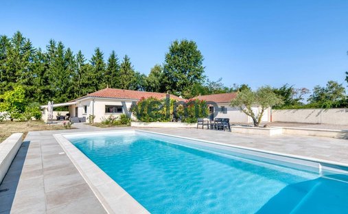 Castle for Sale in Villefranche-sur-Saone, Auvergne-Rhône-Alpes, France