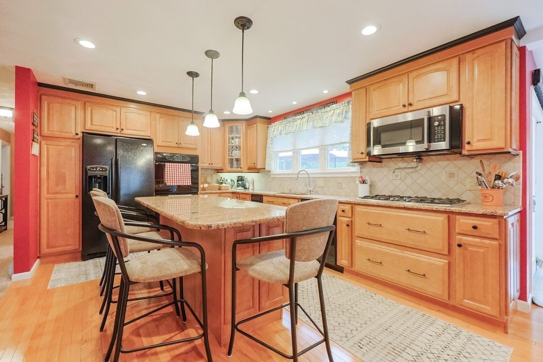 House in Lynnfield, Massachusetts, United States 4 - 16160062