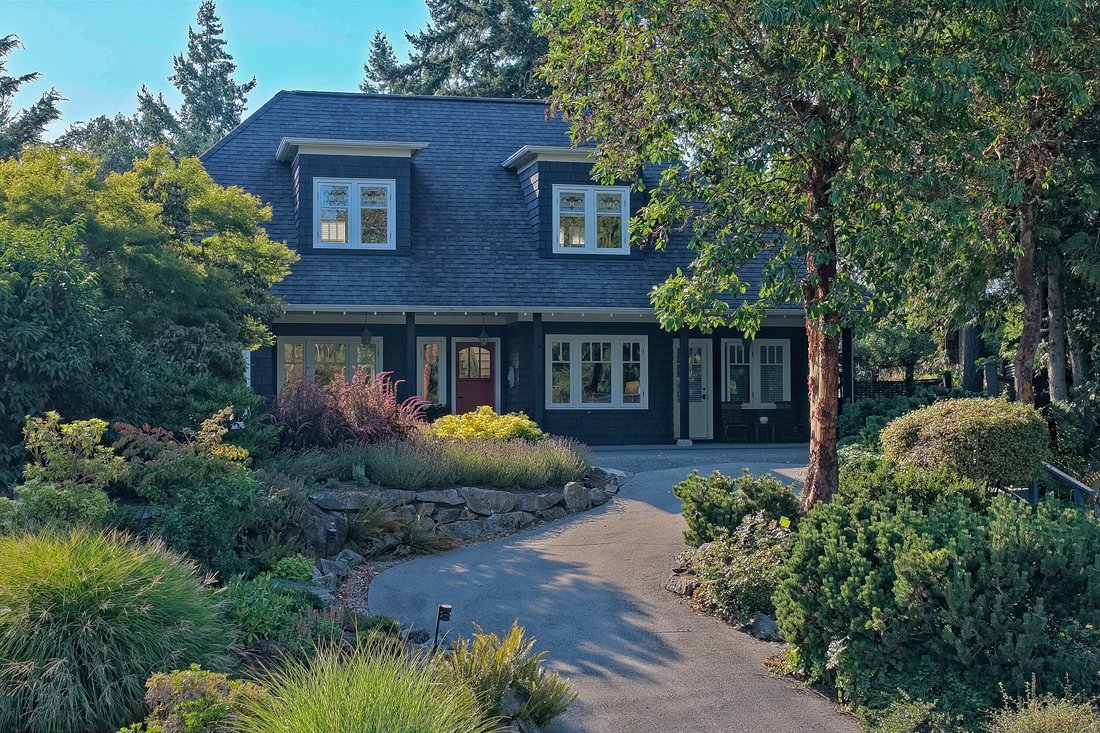 House in Galiano Island, British Columbia, Canada 1 - 16160627