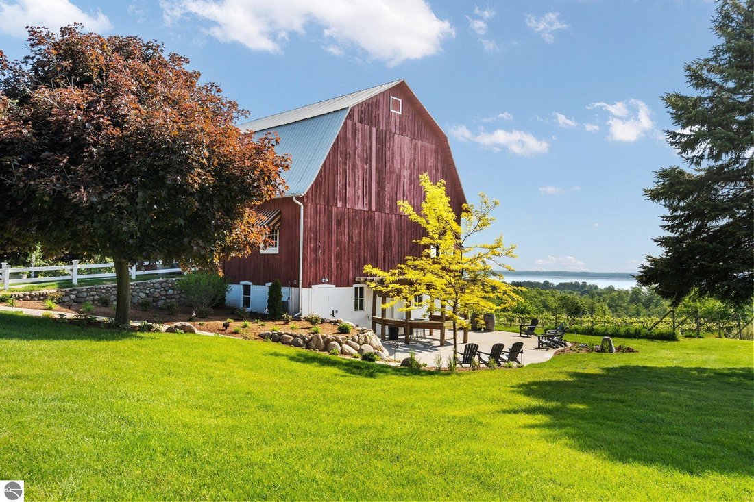 House in Suttons Bay, Michigan, United States 5 - 15058086