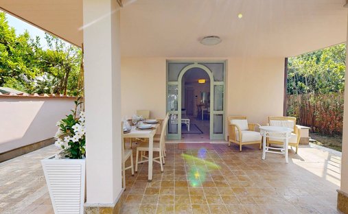 Villa in Vittoria Apuana, Forte dei Marmi, Tuscany 1