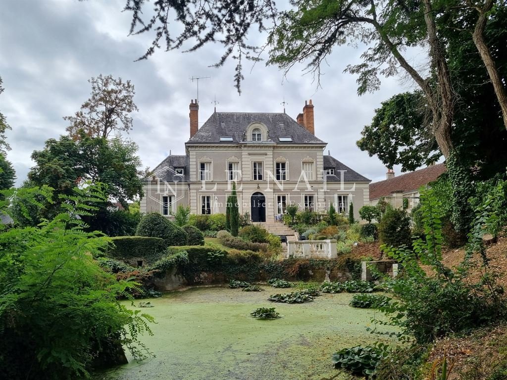A Loire Valley Château Where Vineyards Whisper to the Stars