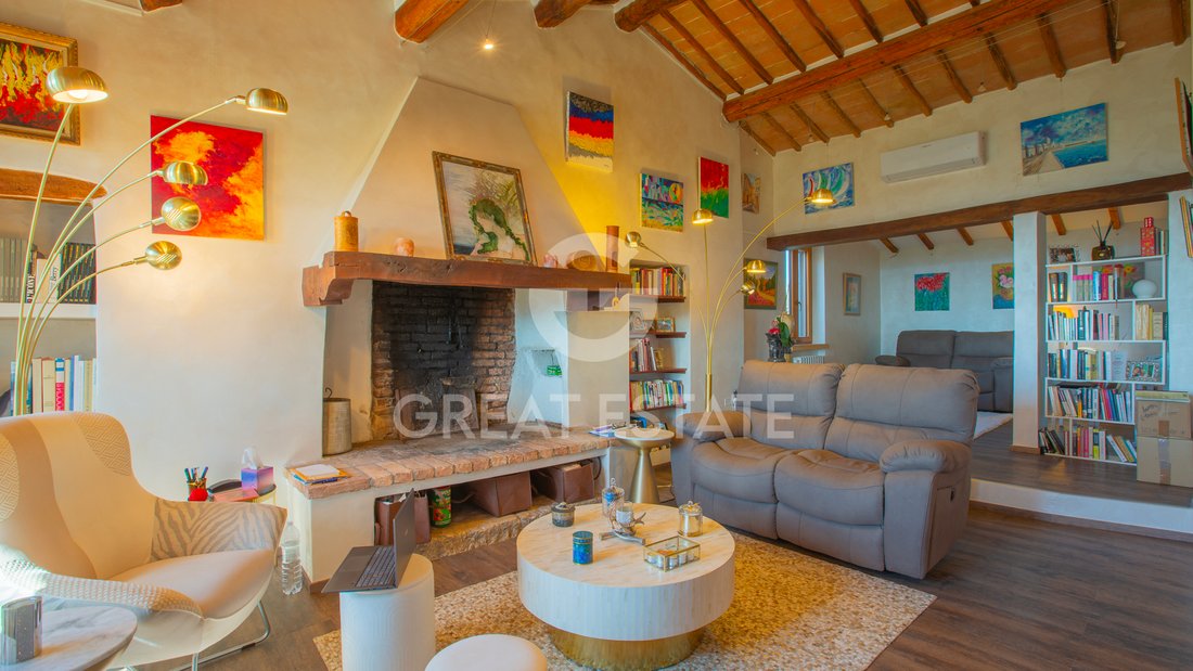 Estate in Corciano, Umbria, Italy 2 - 16160526