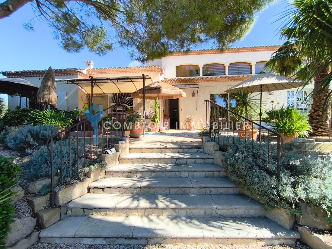 Whispers of Provence: A Secluded Castle Estate in Beaucaire’s Golden Light