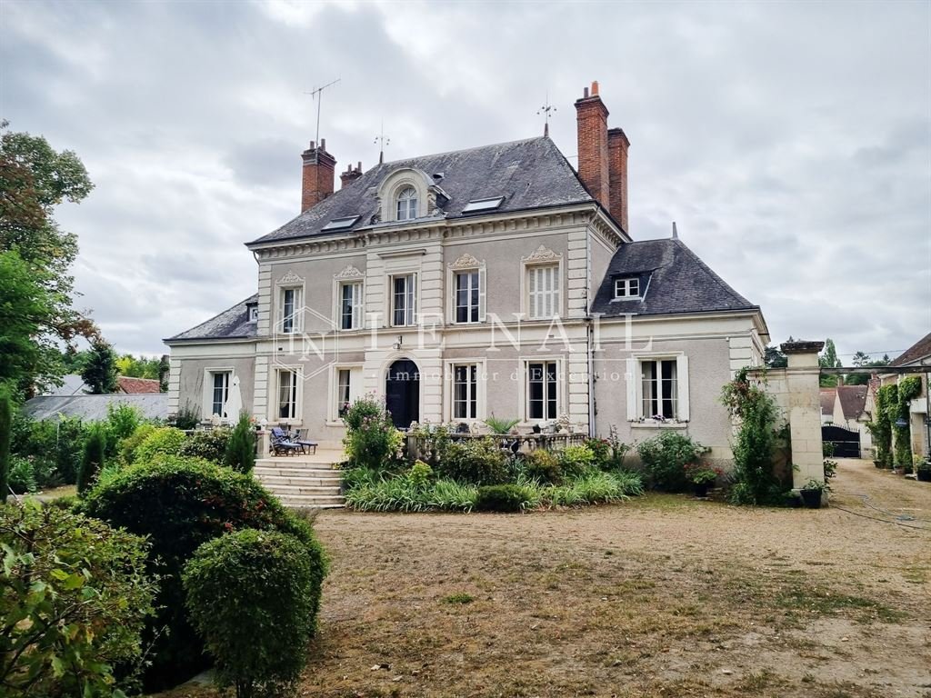A Loire Valley Château Where Vineyards Whisper to the Stars