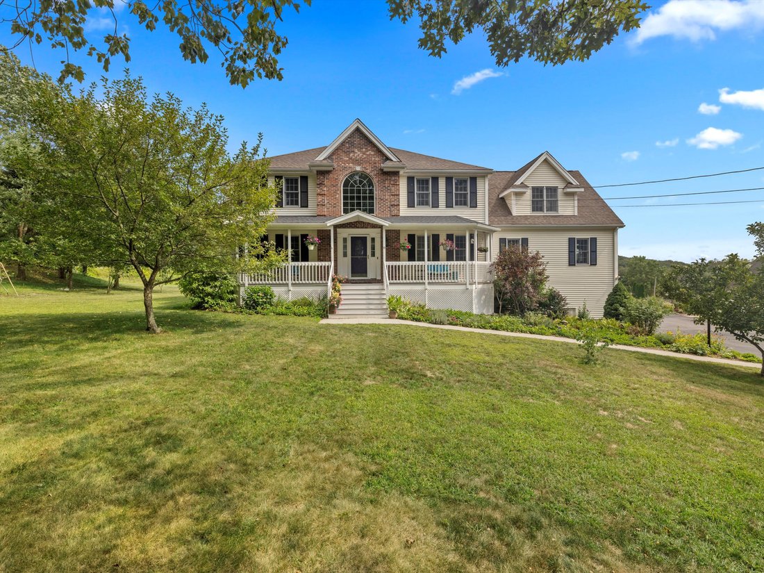House in Upton, Massachusetts, United States 2 - 16159515
