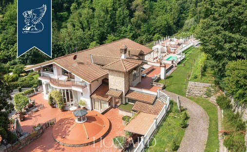 Villa in Gandosso, Lombardy, Italy 1