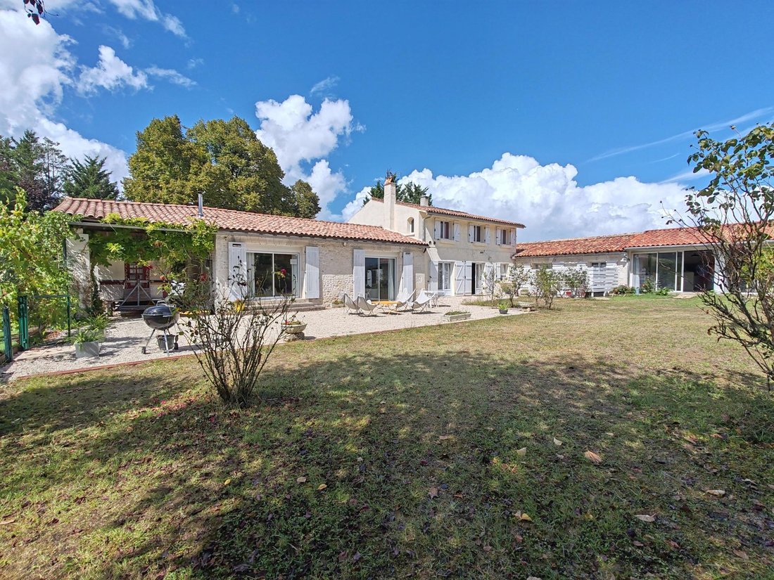 House in Courcoury, Nouvelle-Aquitaine, France 1 - 16159934