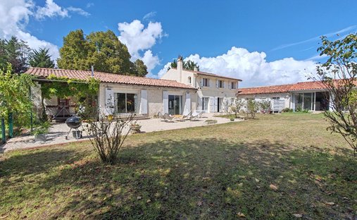 Maison à Courcoury, Nouvelle-Aquitaine, France 1