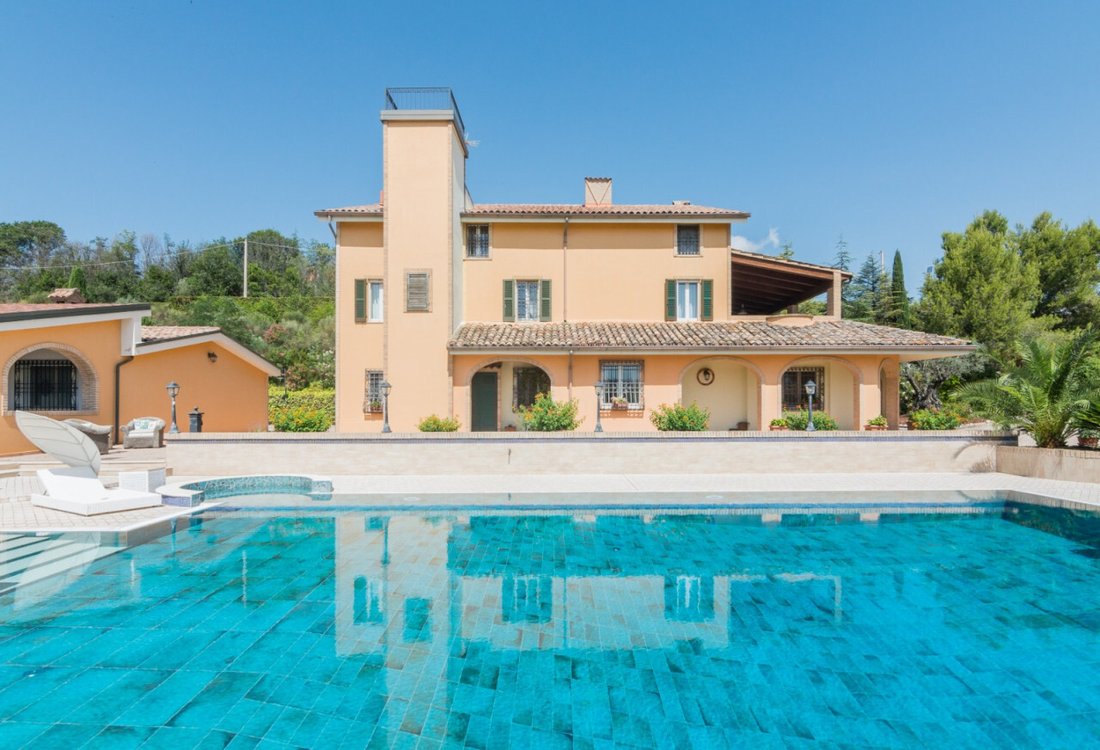 Villa in Montegiorgio, Marche, Italy 2 - 16161655