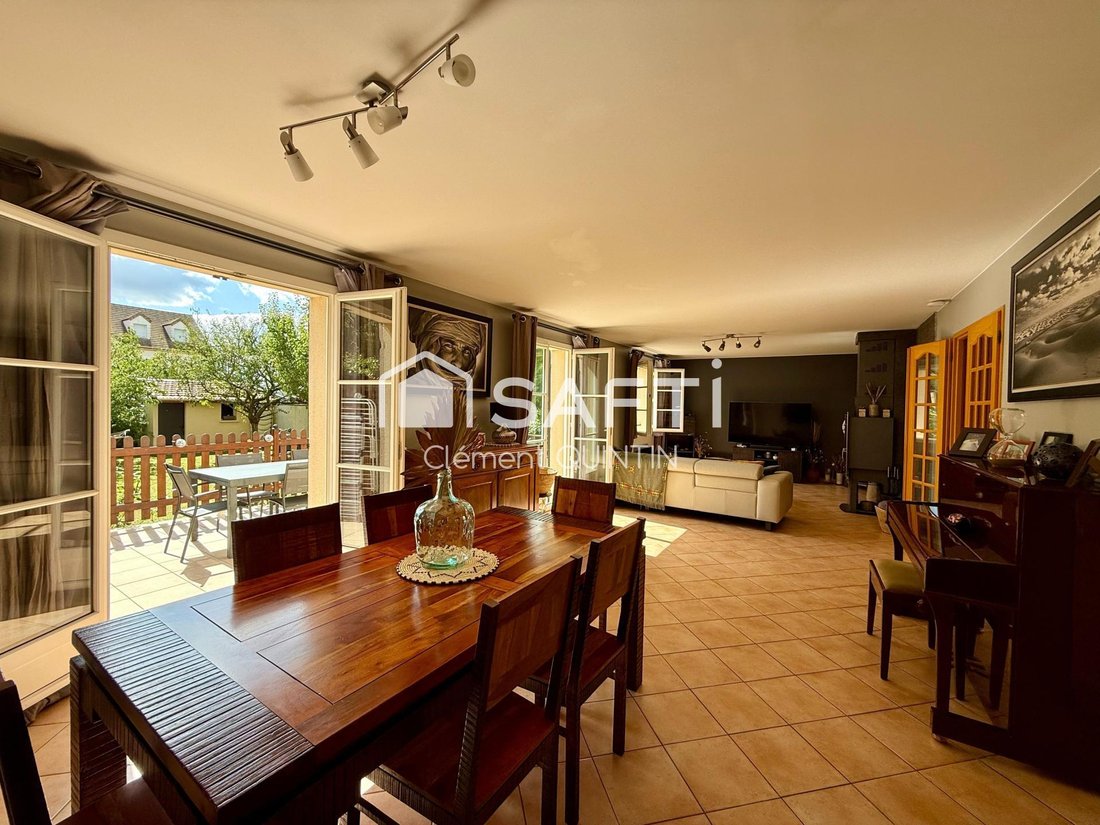 House in Les Clayes-sous-Bois, Ile-de-France, France 2 - 16159933