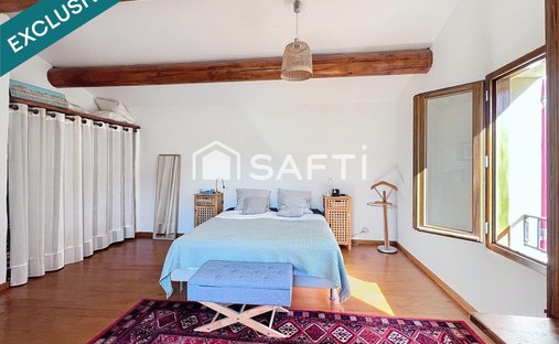 Castle for Sale in Le Thor, Provence-Alpes-Côte d'Azur, France