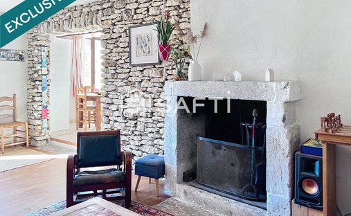 Castle for Sale in Le Thor, Provence-Alpes-Côte d'Azur, France