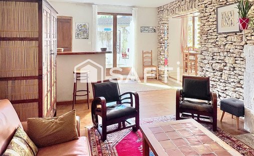 Castle for Sale in Le Thor, Provence-Alpes-Côte d'Azur, France