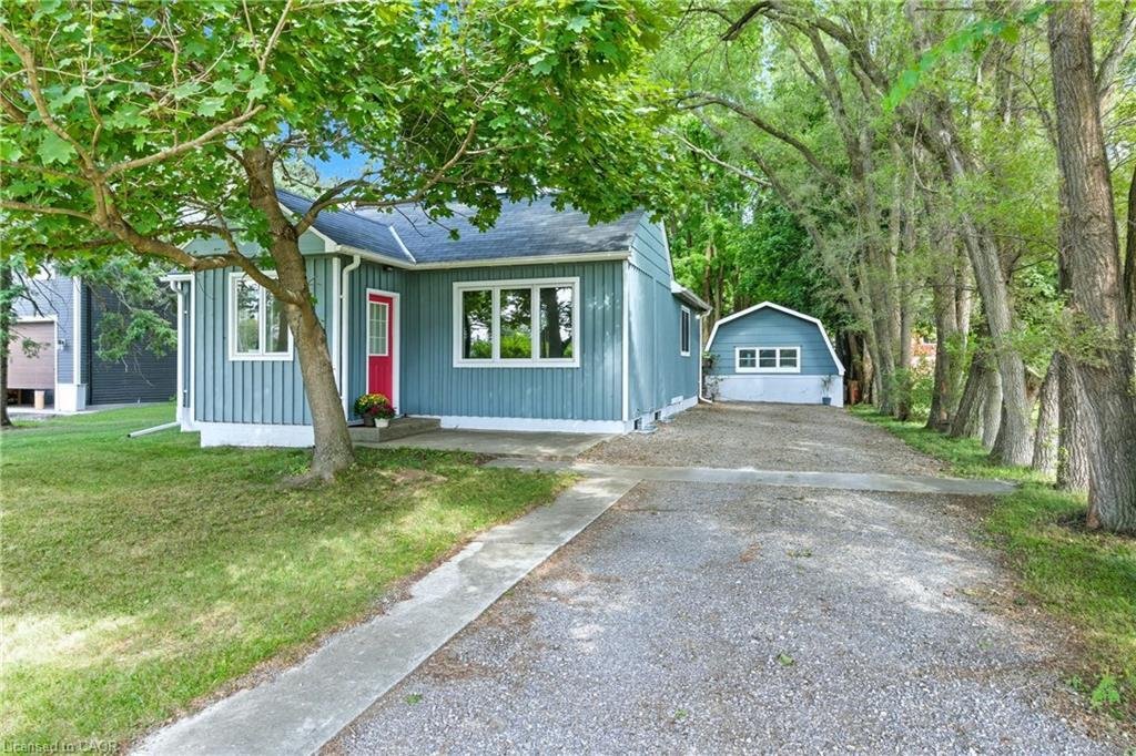 House in Hamilton, Ontario, Canada 2 - 16161548