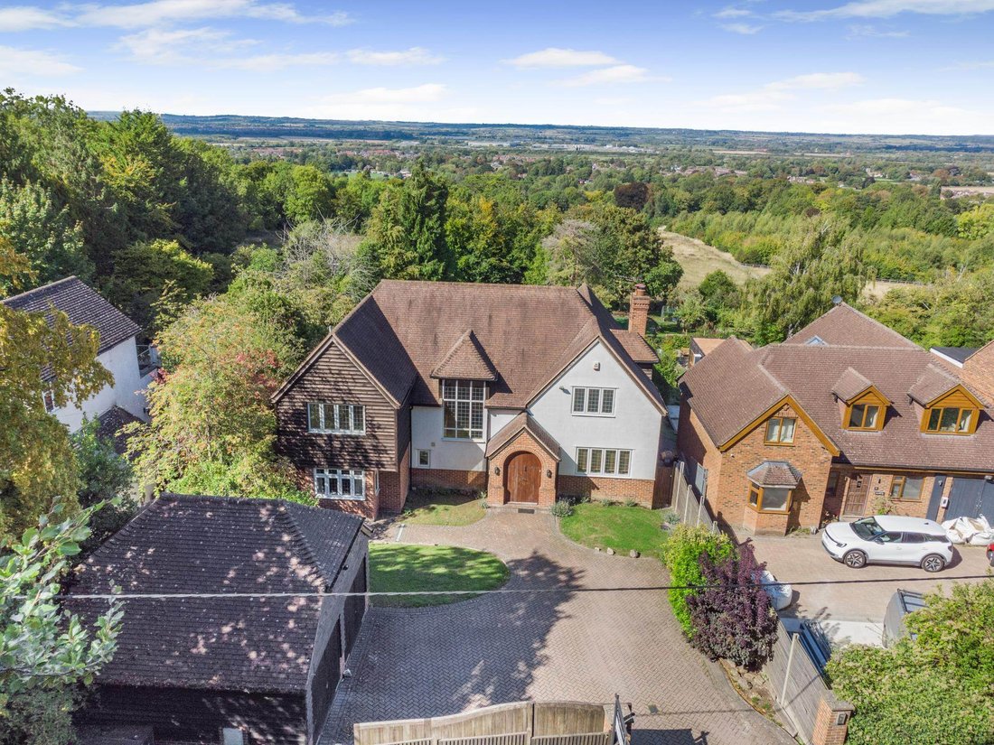 House in Aston Clinton, England 2 - 15998691