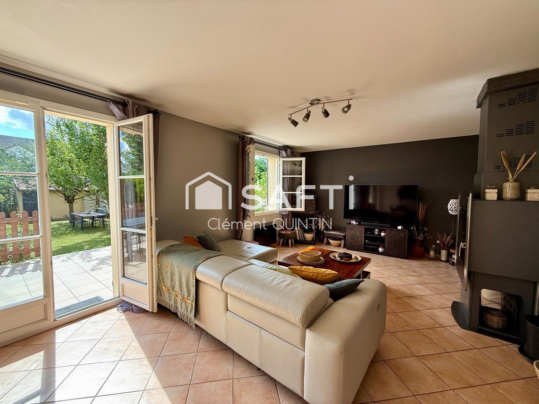 House in Les Clayes-sous-Bois, Ile-de-France, France 3 - 16159933