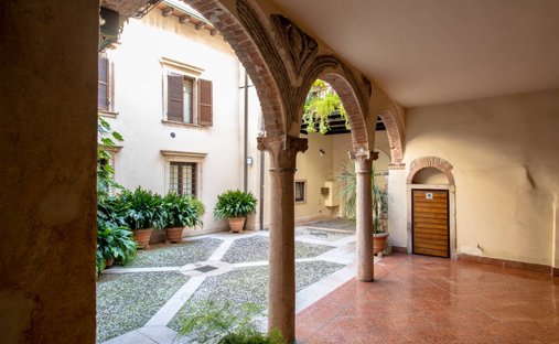 Apartment in Center, Verona, Veneto 1