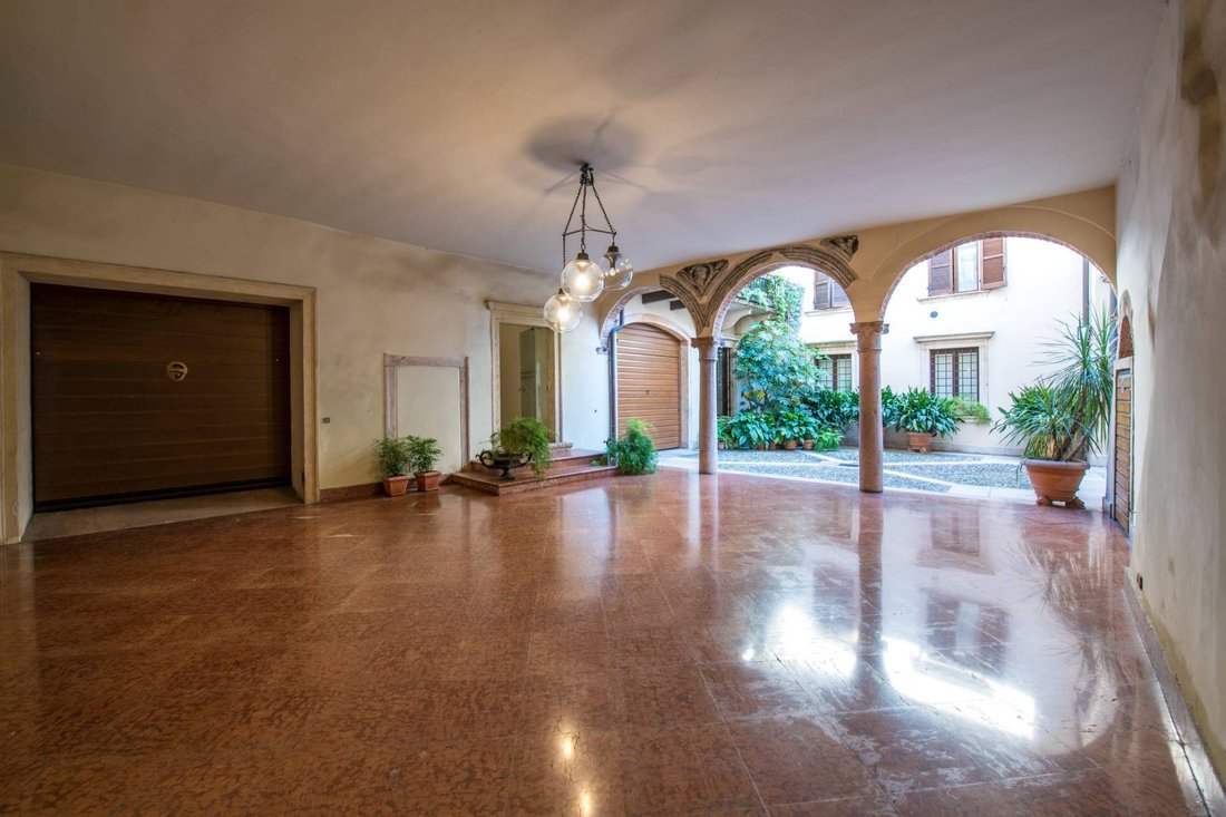 Apartment in Center, Verona, Veneto 2 - 16161159