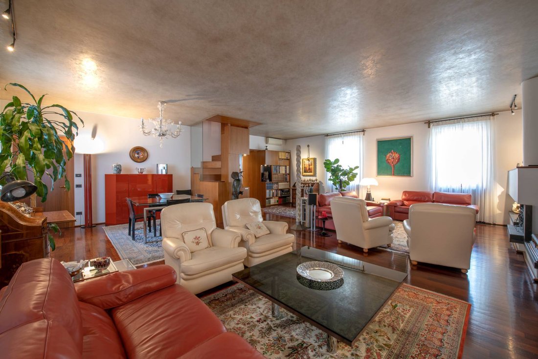 Apartment in Center, Verona, Veneto 5 - 16161159