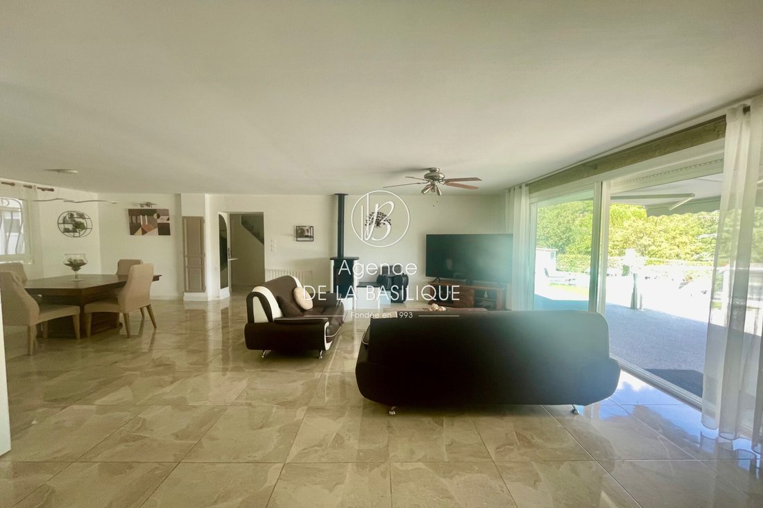 Villa in Centre Ville, Saint-Maximin-la-Sainte-Baume, France 3 - 16159257