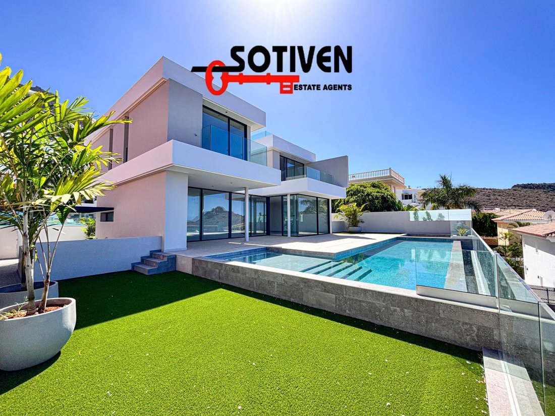 Villa in Costa Adeje, Adeje, Canary Islands 1 - 16163831