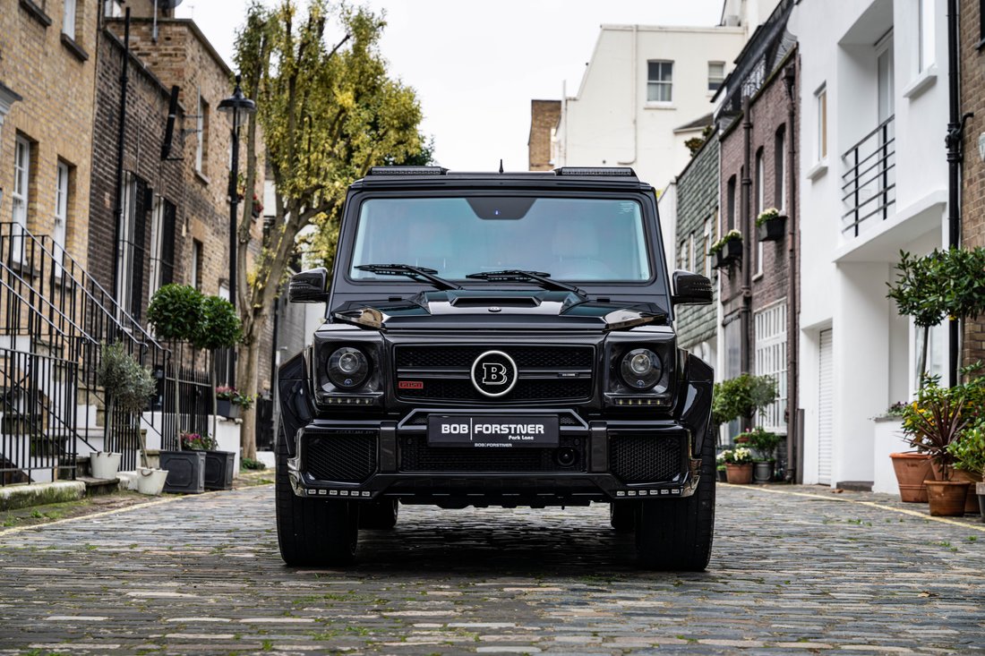 Suv in London, England, United Kingdom 3 - 13713081