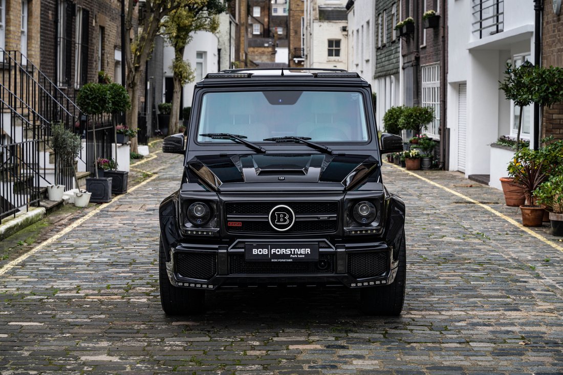 Suv in London, England, United Kingdom 1 - 13713081