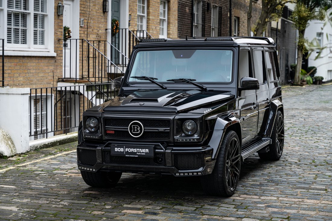 Suv in London, England, United Kingdom 4 - 13713081