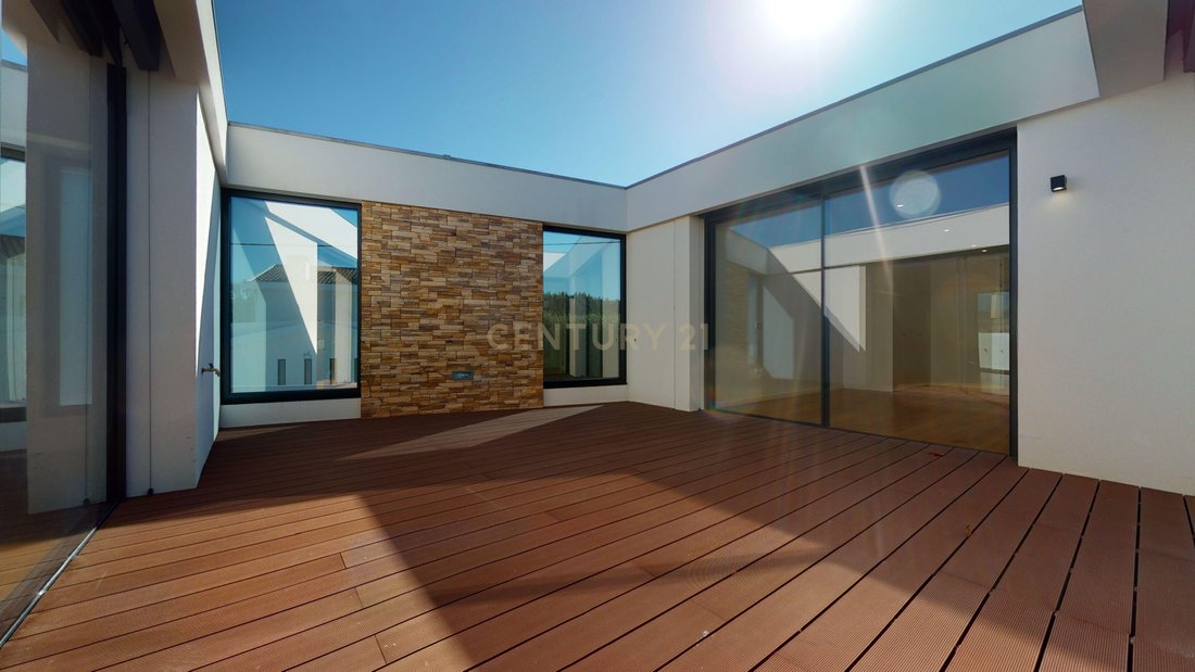 Luxury 4 Bedroom Villa In Madalena – 2nd In Madalena, Porto District ...