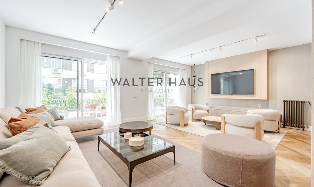 Renovated Luxury Apartment In Recoletos With Terrace, In Centro, Madrid ...