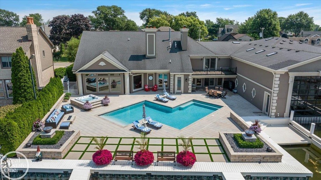 House in Mount Clemens, Michigan, United States 1 - 16065400