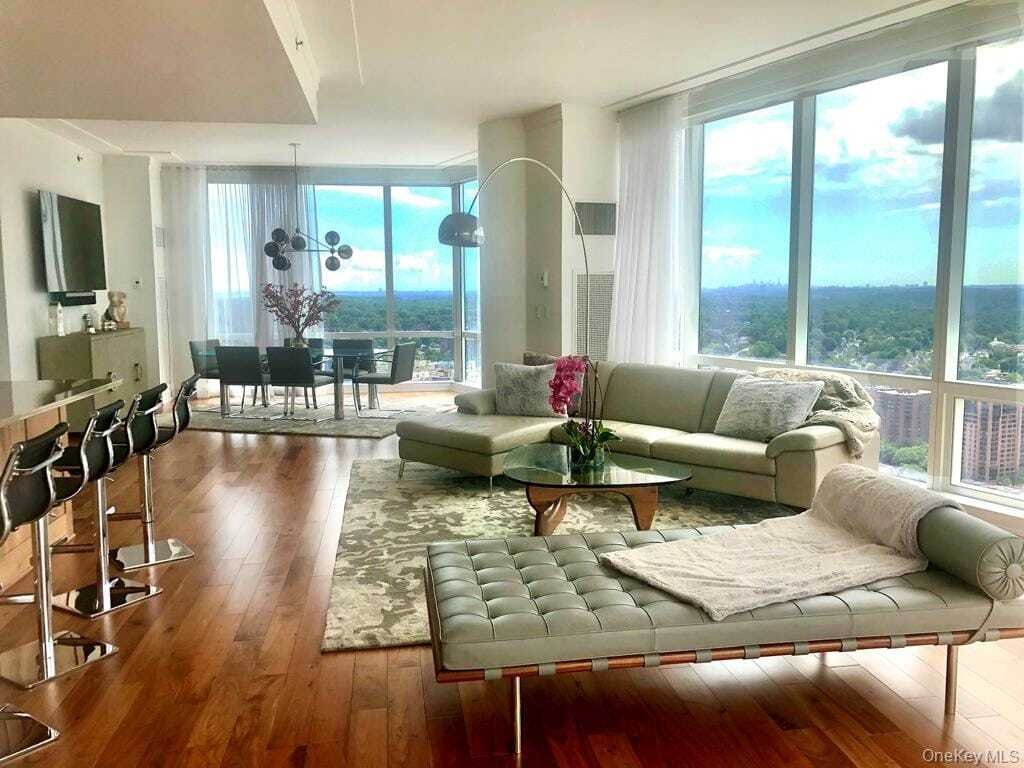 Penthouse Perfection Au Dans White Plains, état De New York, états Unis ...