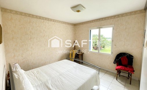 Castle for Sale in Mareuil-sur-Lay-Dissais, Pays de la Loire, France